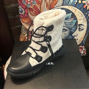 Sorel Women's Black and Cream Winter Boots